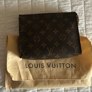 LOUIS VUITTON TOILETRY MONOGRAM POUCH 19